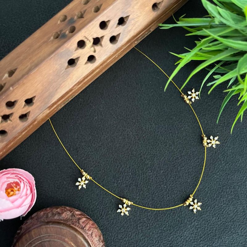  INVISIBLE  FLORAL NECKLACE WITH WHITE STONE 