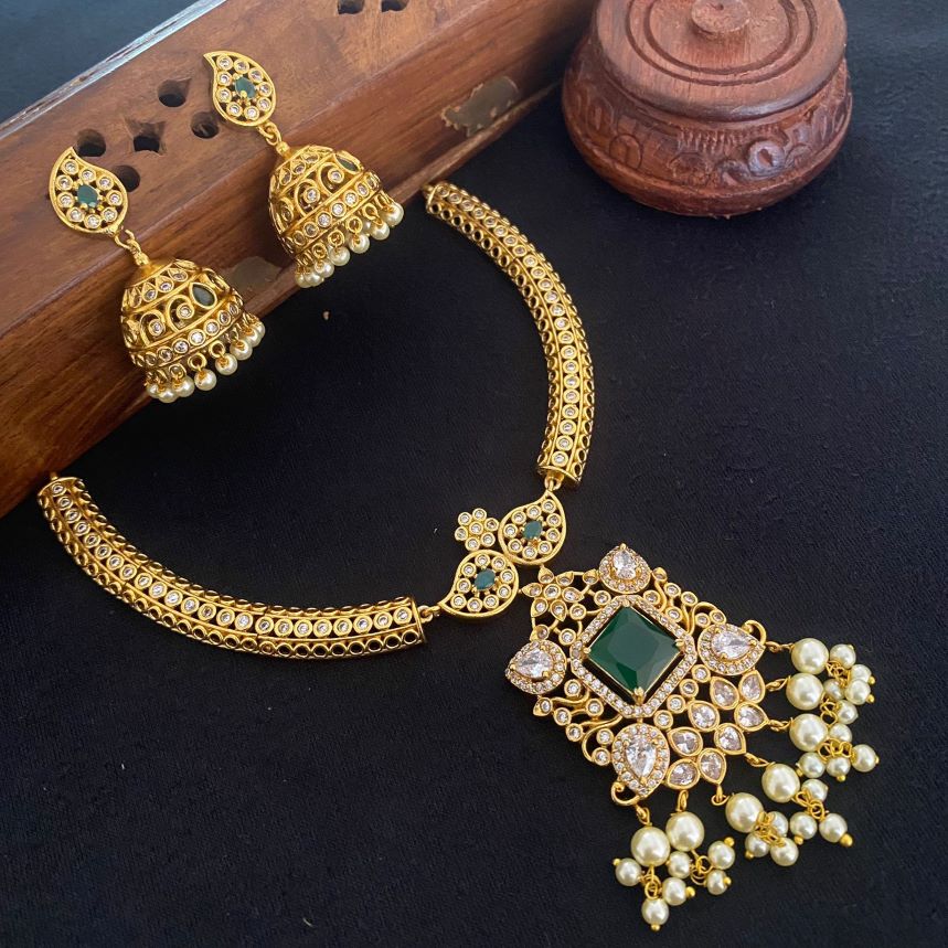 KANALI VICTORIAN NECKLACE WITH GREEN BLOCK 