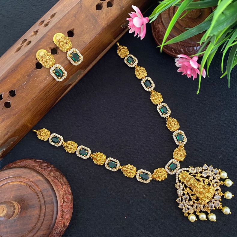 GREEN NAGASI BLOCK WITH PENDANT NECKLACE 