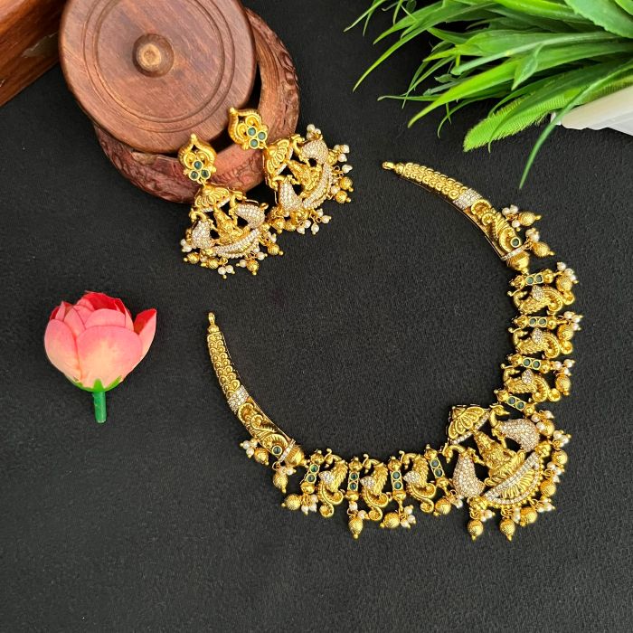REAL GOLD ANTIQUE MODEL LAKSHMI NECKLACE & STUD